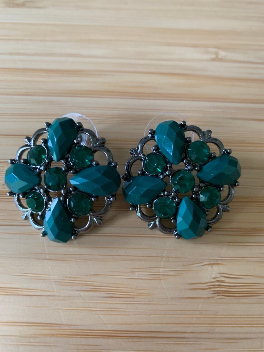 Mia Green Flower Cluster Pierced Earring 1" Diameter